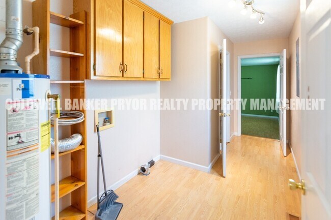 Building Photo - 295 Sky Dr