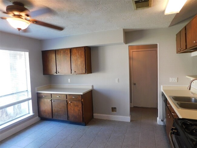 Building Photo - 3014 Windemere Dr