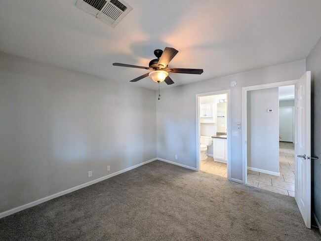 Building Photo - 15746 W Elm St