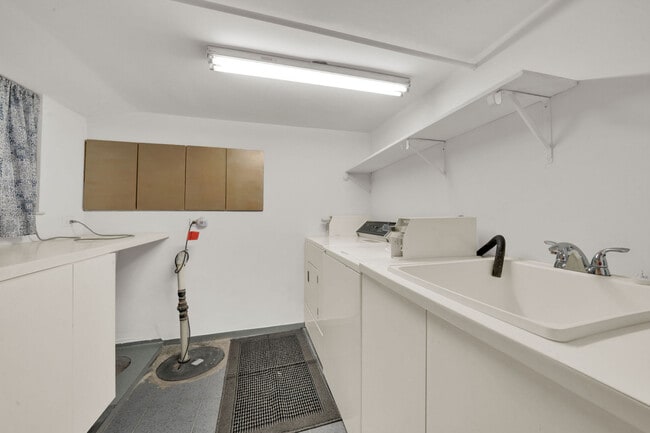 Building Photo - 6238 S Massasoit Ave