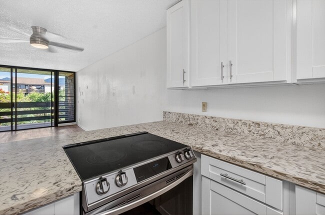 Building Photo - Spacious 2BD/2BA Condo with 2 Covered Parking Stalls in Kailua