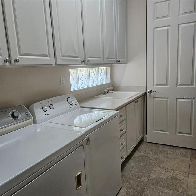 Building Photo - 13415 Coluccio St