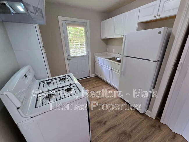 Building Photo - 1116 Delano St