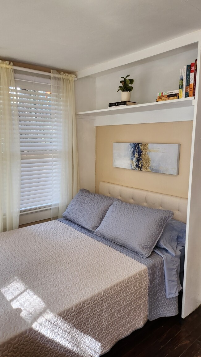 Bedroom 3. - 208 NW 3rd St