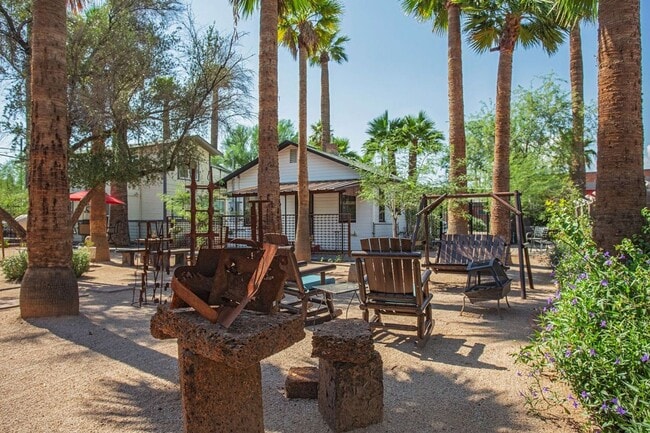 Building Photo - Two Bedroom Townhome in Garfield District!