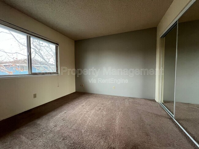 Building Photo - 1365 42nd Ave