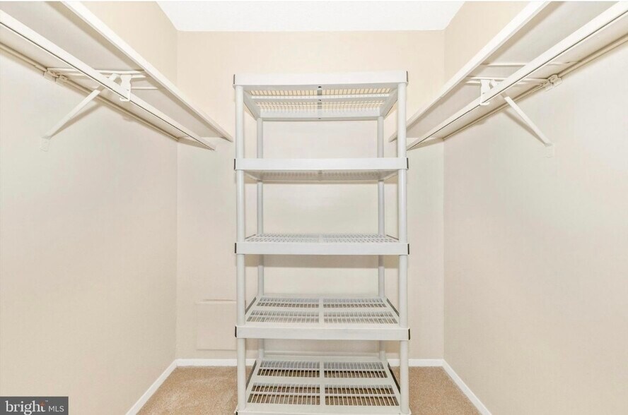 Building Photo - 5225 Pooks Hill Rd