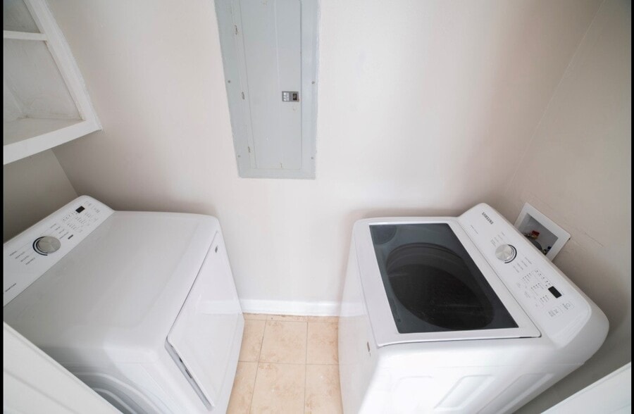 Laundry Room - 1526 Lake Calais Ct
