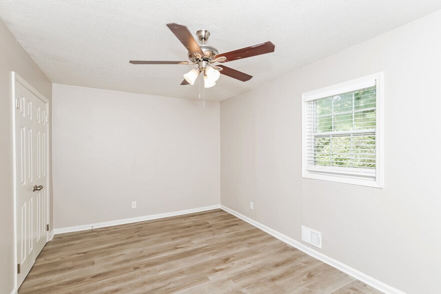 Building Photo - 2995 Creel Rd