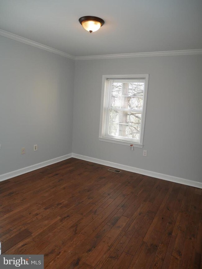 Building Photo - 3045 Federal Hill Dr