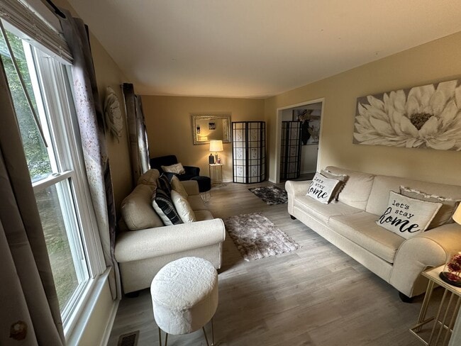 Building Photo - For Rent: Charming 4-Bedroom Colonial in C...