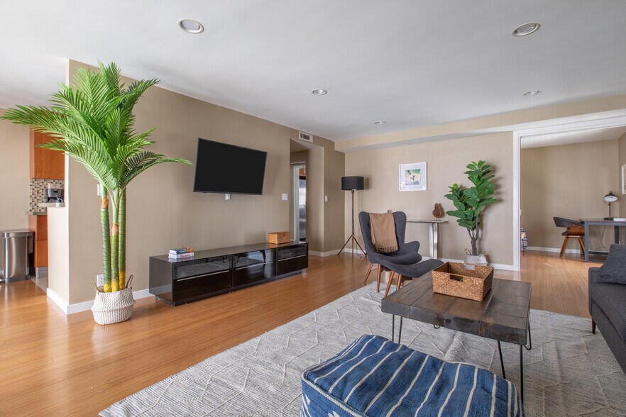 Building Photo - 4407 Francis Ave