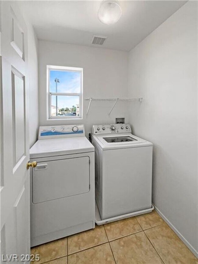 Building Photo - Gorgeous 3 bedoom home for rent