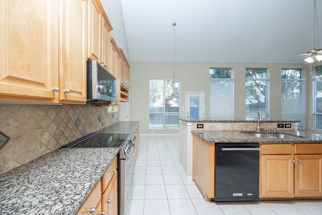 Building Photo - 2404 Heather Glen Dr