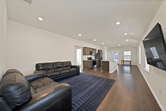 Building Photo - 3114 Pr Hl Grv