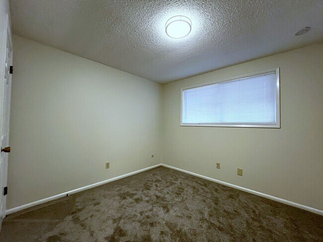 Building Photo - Bright 2-Bedroom Home with Open Living Area & Spacious Bedrooms