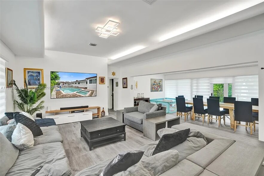 Building Photo - 3784 Sheridan Ave