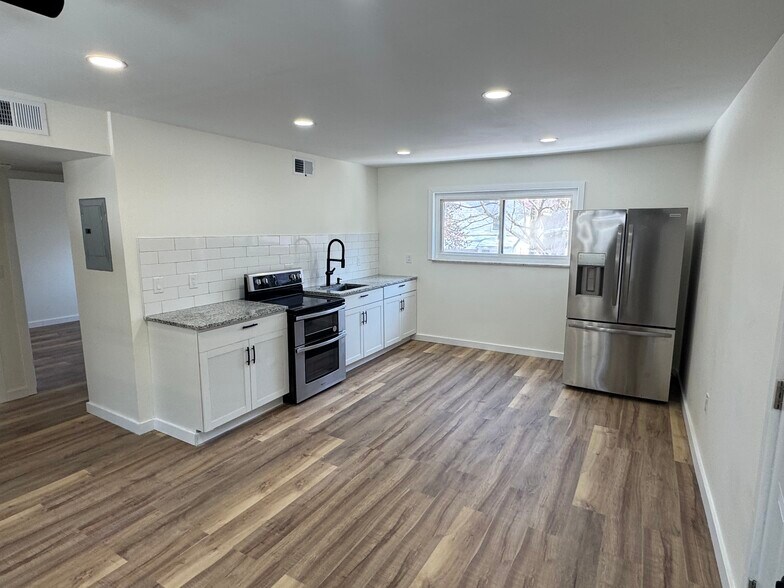 Building Photo - 16 Intervine Pl