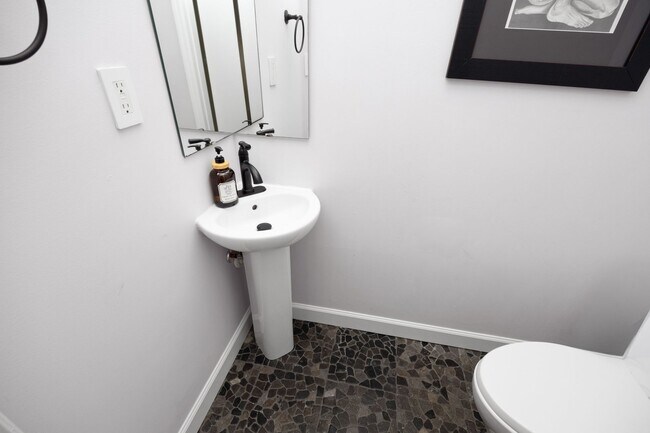 Building Photo - Beautifully renovated large home in CHCCS school district! Available mid-June!