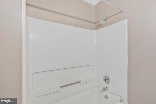Building Photo - 4660 Winterberry Ln