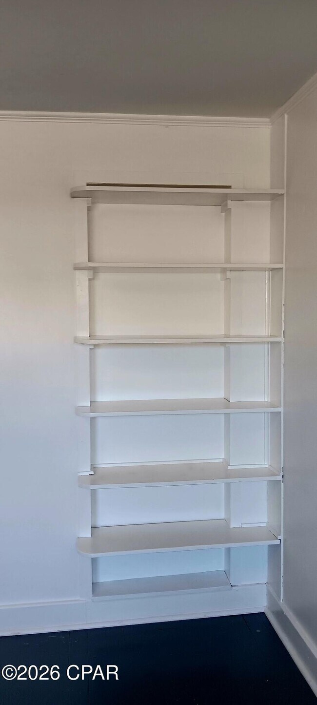 Building Photo - 648 N 9th Plaza