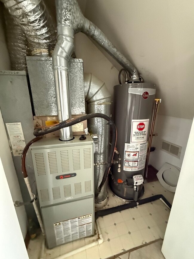 Building Photo - 210 Shadybrook Ln