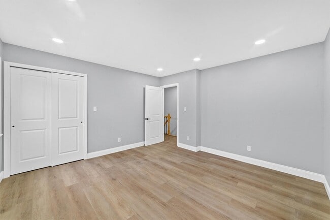 Building Photo - 129 Drake Ave