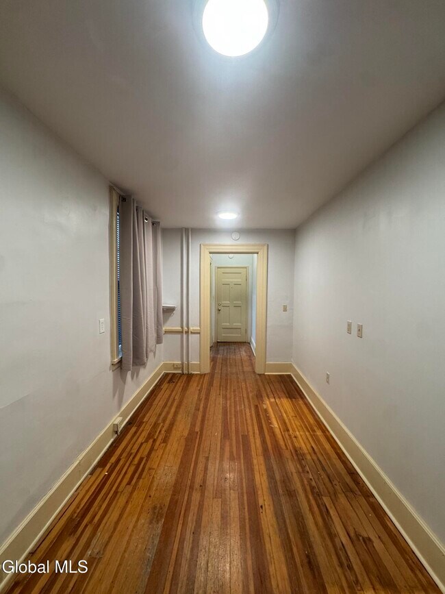 Building Photo - 133 S Lake Ave