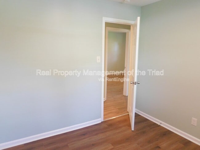 Building Photo - 3016 Myra St