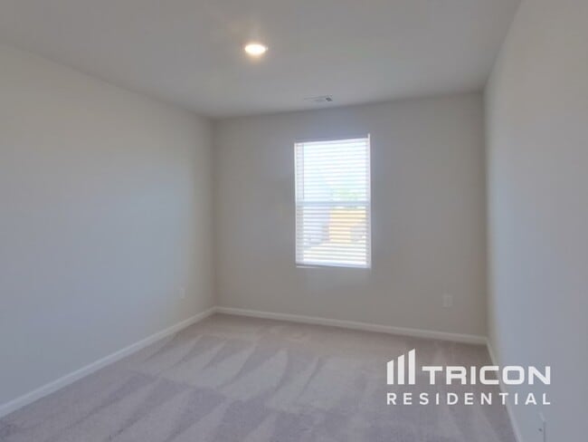 Building Photo - 9042 Legendary Ln