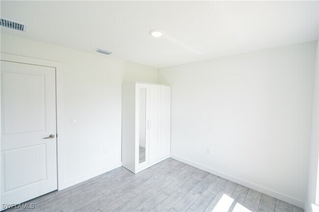 Building Photo - 2712 46th St SW
