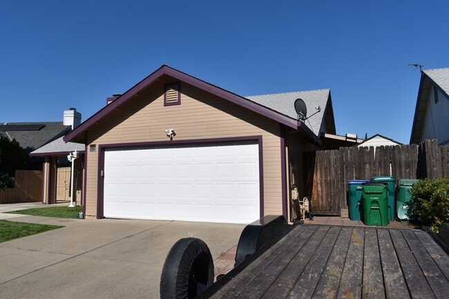 Building Photo - 4790 Winona Way