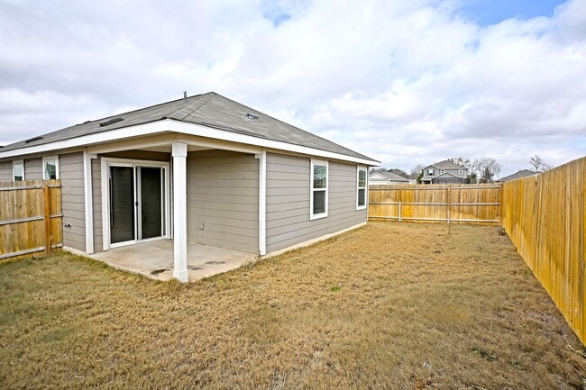 Building Photo - 2561 Solon Ln