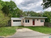 Building Photo - 10 Phelps Ln