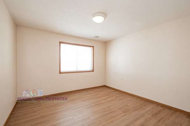 Building Photo - 2737 Douglas Dr N