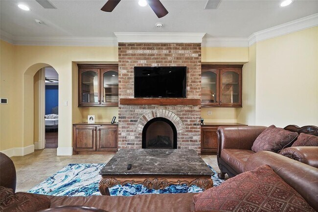 Building Photo - 25207 Hideaway Run Dr