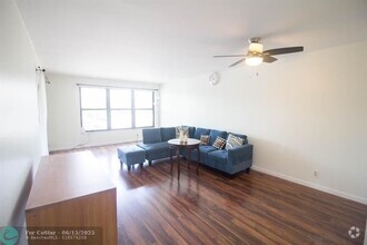 Building Photo - 2316 S Cypress Bend Dr