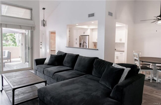 Building Photo - Great Townhouse