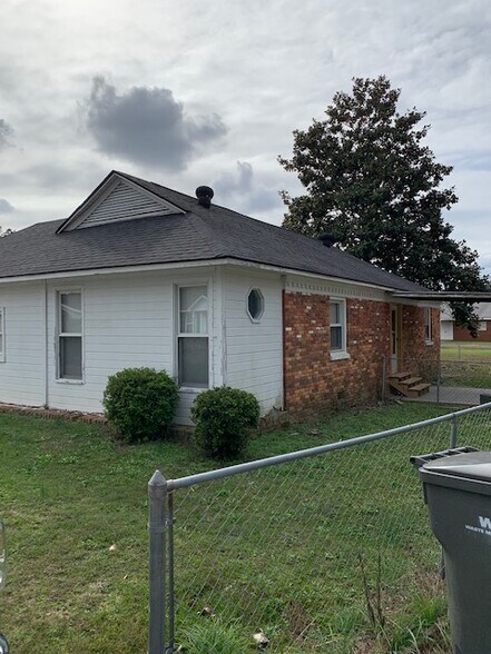 Building Photo - 4072 Porter St