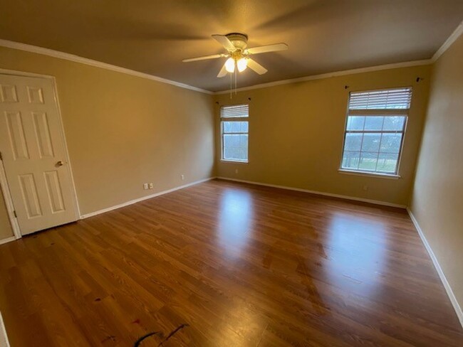 Building Photo - Two-Story Home, 4-5 bedrooms, 2.5 bathroom...