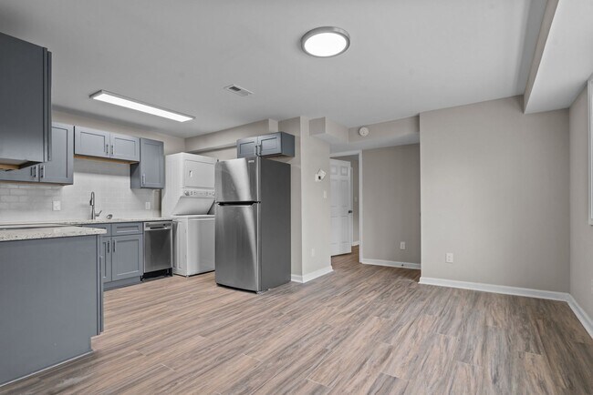 Building Photo - Experience Modern Living: Newly Renovated 1 Bed, 1 Bath Apartment Coming Soon!