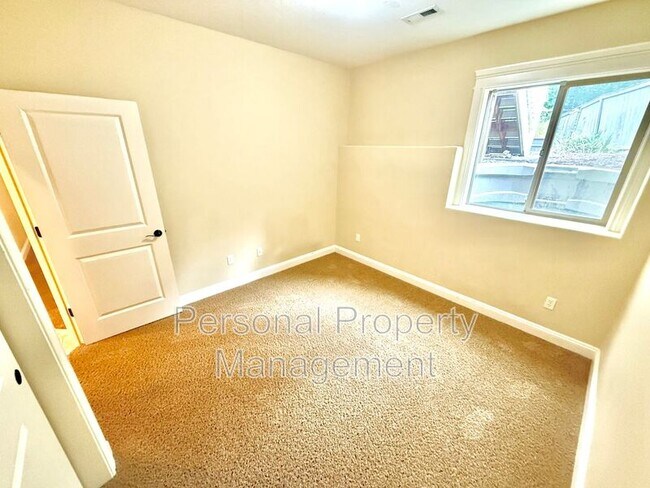 Building Photo - 885 W U St