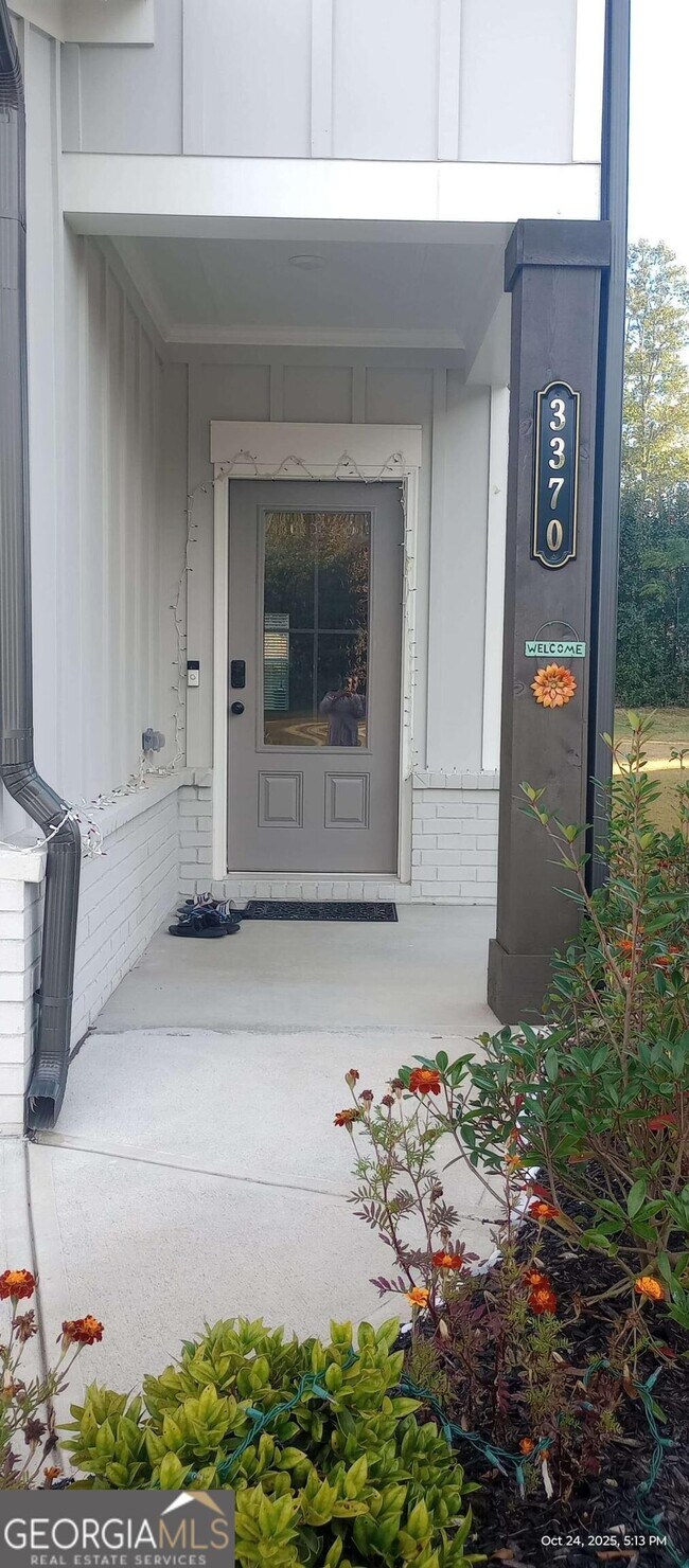 Building Photo - 3370 Westgate Park Dr