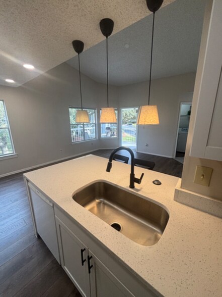 Building Photo - 732 Secret Harbor Ln