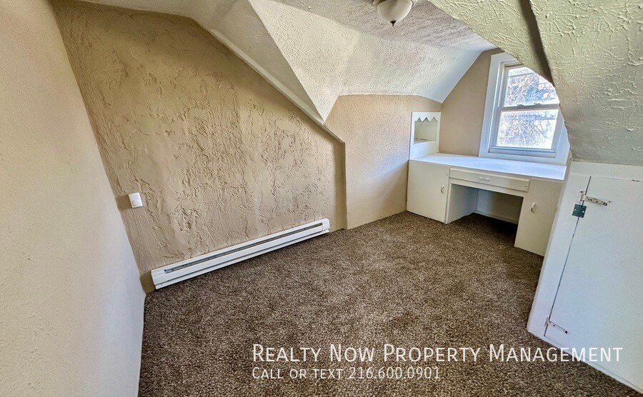 Building Photo - 5329 Vine St