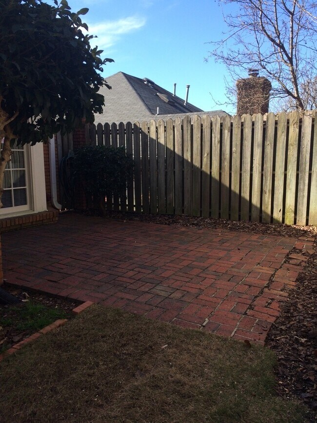 Building Photo - Vestavia Hills - cute and ready to move in NOW!