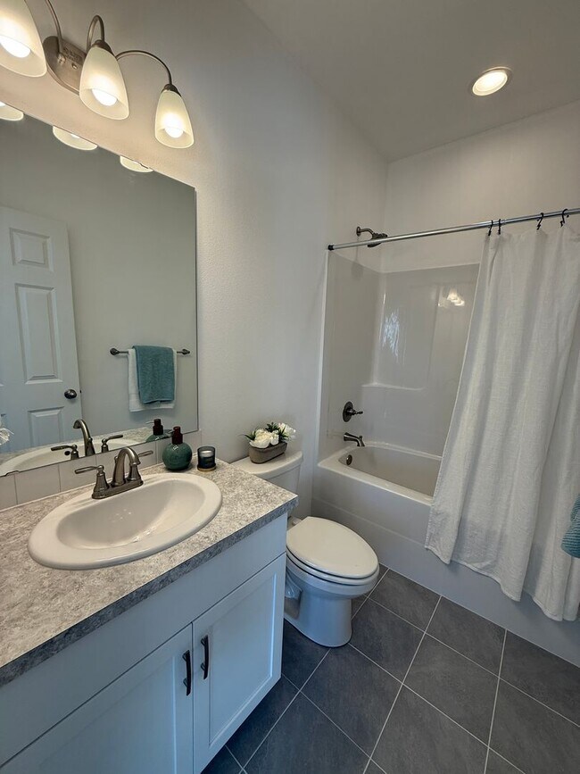 Building Photo - Hogan Heights Community 4 Bed 3.5 Bath