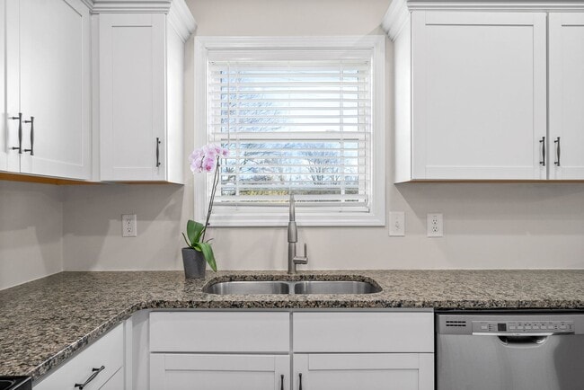 Building Photo - Pet Friendly Three Bedroom with Bonus!