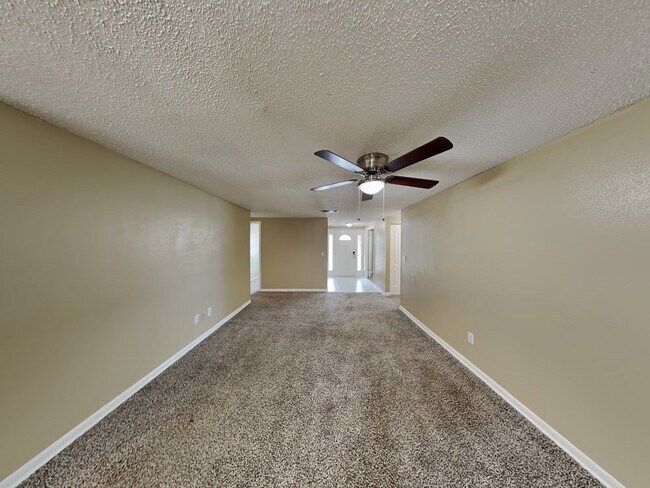 Building Photo - 2809 Cedaridge Dr