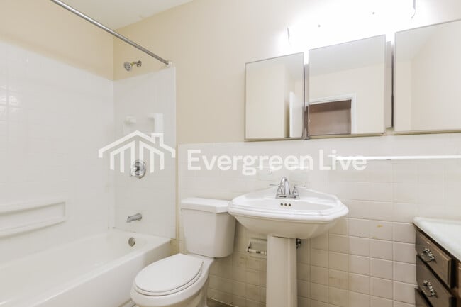 Building Photo - 603 W Martindale Rd